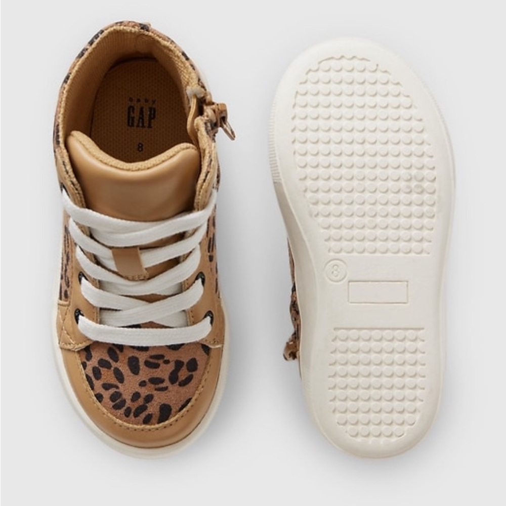 Gap Toddler shoe. Size 8. New without tag.
